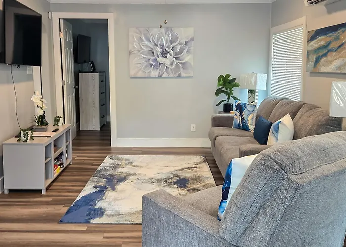 Walk To Beach: Hampton Home W/ Grill!