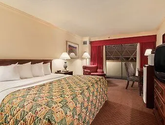 Holiday Inn Hampton-Coliseum Conference Center